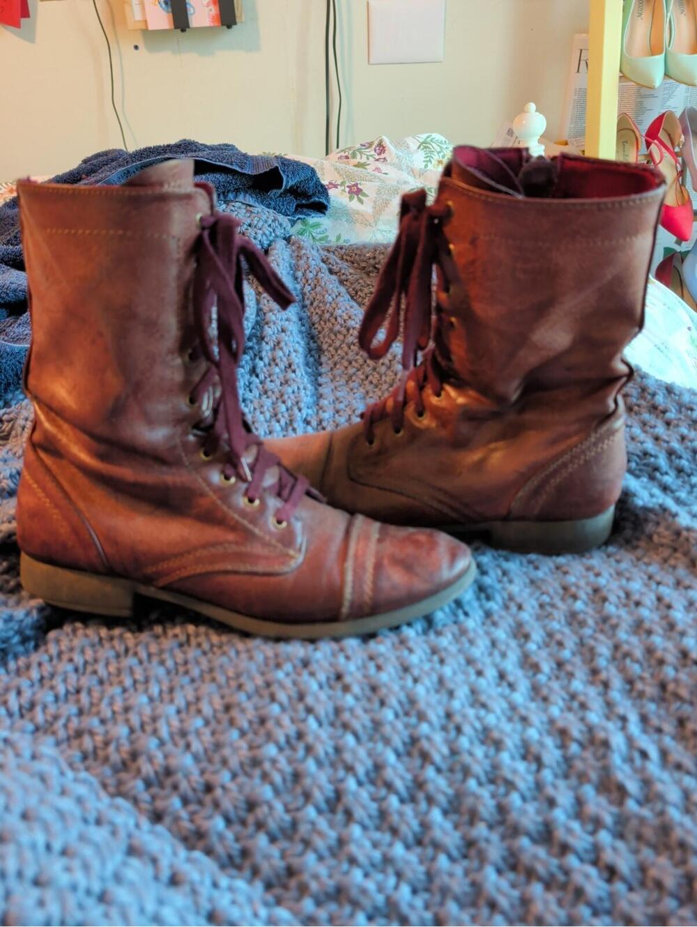 Mossimo Maroon Combat Boots With Zip - Picture 3 of 8